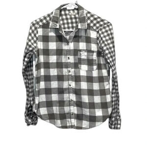 ✅ 3/$10 Imperfect plaid shirt small Hollister long sleeve button down collar top